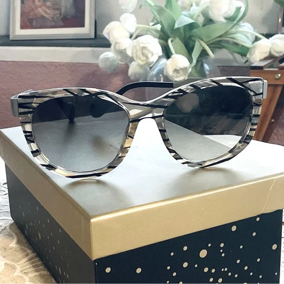 FENDI TRANSLUCENT SUNGLASSES - Picture 4 of 8